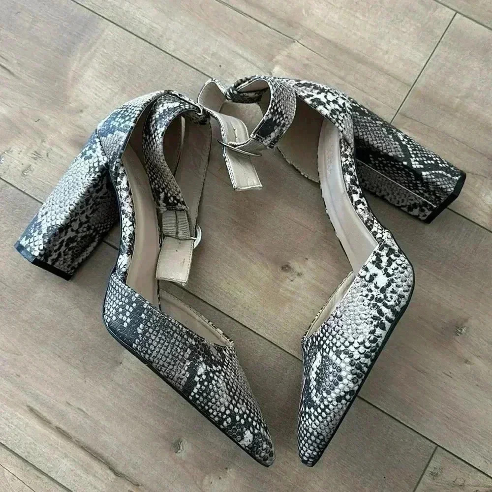 4/$25 Charlotte Russe Snake Python Print Block Heel Pointy Pumps Sz 10